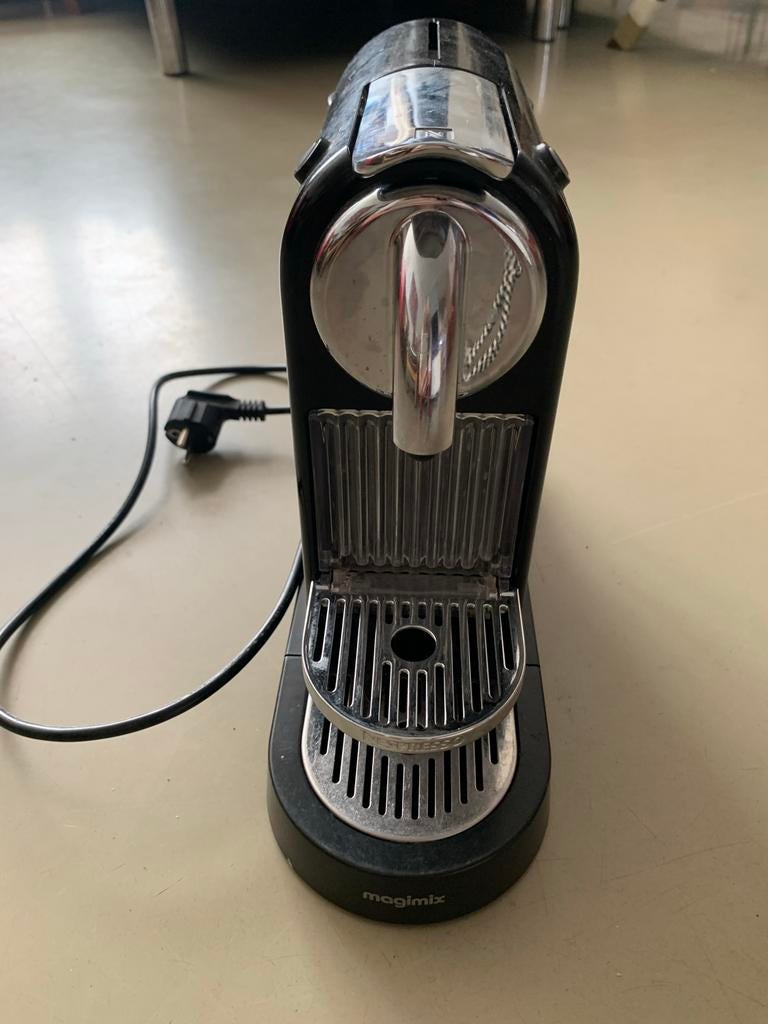 Nespresso Koffiezetapparaat - Zwart, Gebruikt, Espresso apparaat, Ophalen of Verzenden, 1 kopje