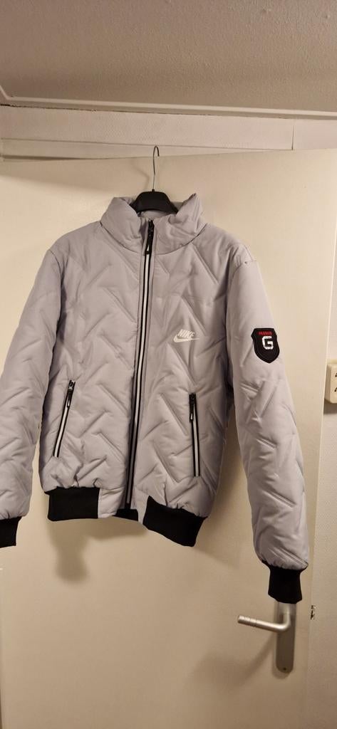 Nike jas maat s, Ophalen of Verzenden, Zo goed als nieuw, Zwart