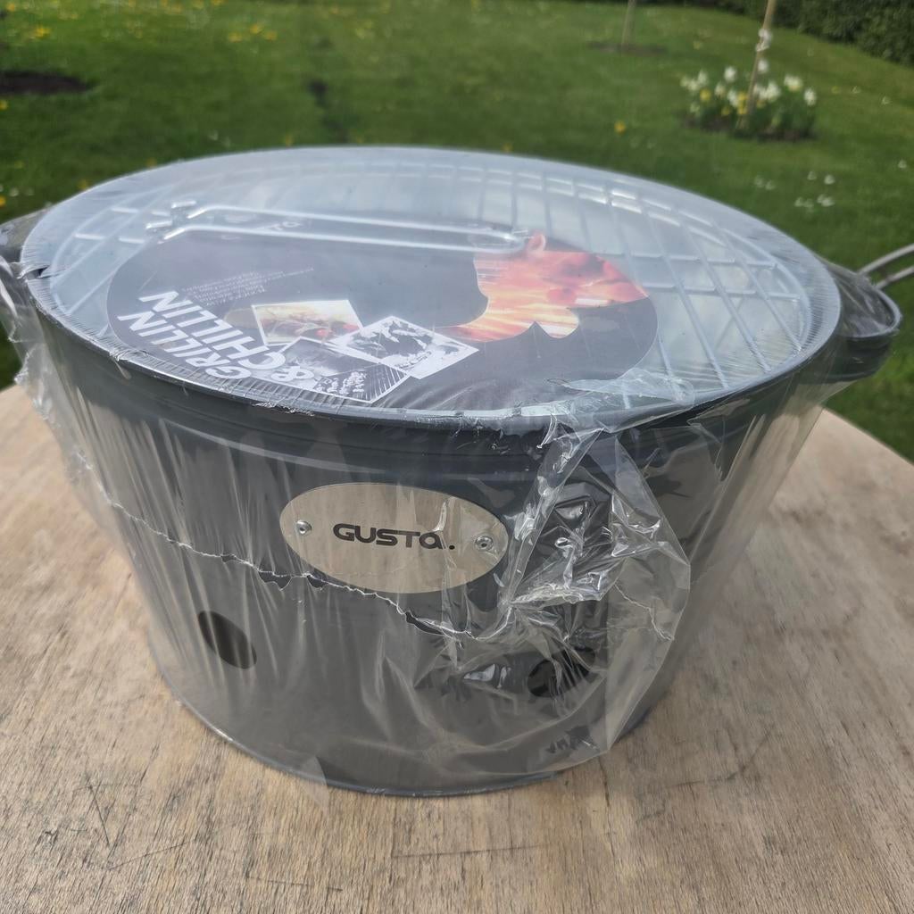 Nieuw ! Houtskool BBQ RVS draagbare barbeque grijs, Tuin en Terras, Houtskoolbarbecues, Ophalen of Verzenden, Nieuw, Gusta