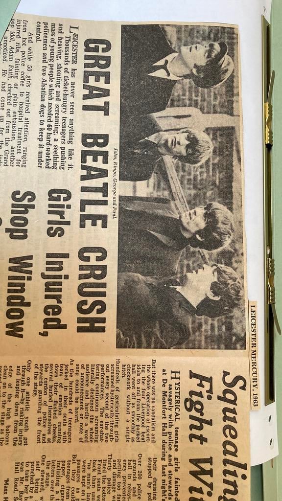 Beatles kranten knipsel verzameling., Boeken, Tijdschriften en Kranten, Ophalen, Gelezen, Muziek, Film of Tv