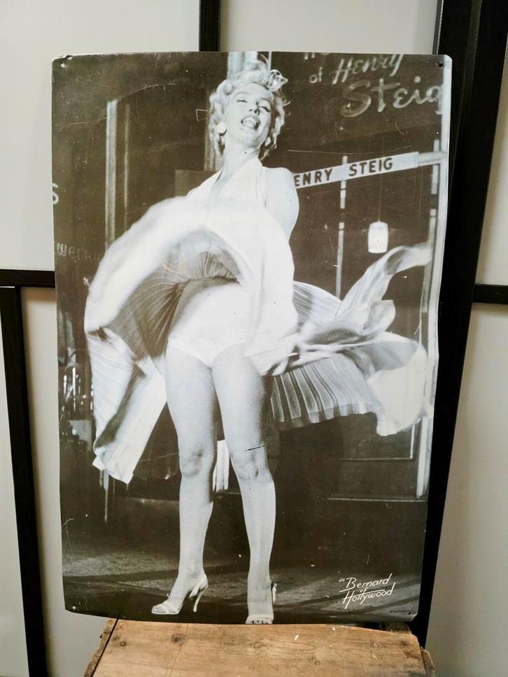 9801: Marilyn Monroe Bernard Hollywood Metal Wall Decor, Verzamelen, Posters, Gebruikt, Film en Tv, A1 t/m A3, Rechthoekig Staand