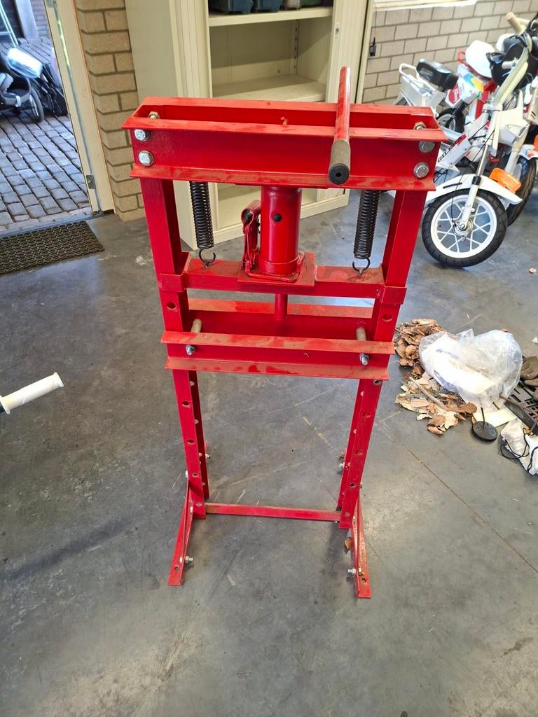 Werkplaats pers 12 ton., Ophalen, Zo goed als nieuw