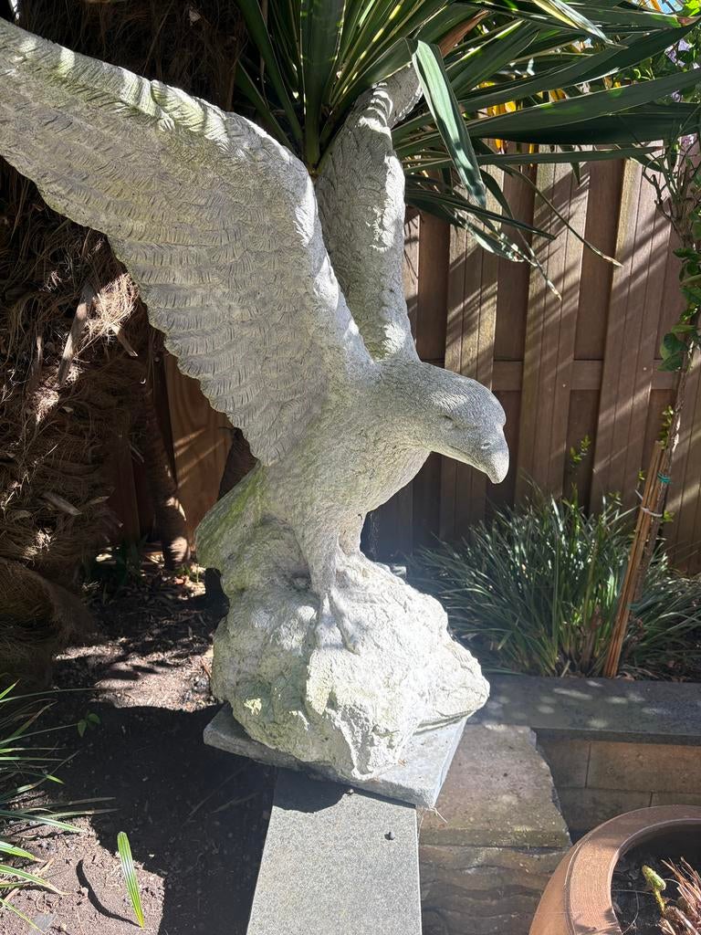 Standbeeld Adelaar, Ophalen, Zo goed als nieuw