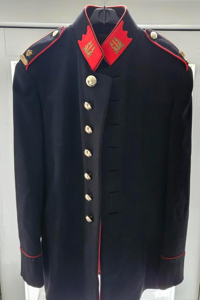 Militair uniform jas, Verzamelen, Militaria | Algemeen, Overige soorten, Kleding of Schoenen, Overige gebieden, Ophalen