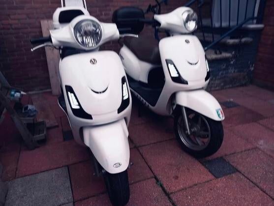 Sym fiddle 2 e3. 125.  (2x stuks 125cc), Fietsen en Brommers, E3, Zo goed als nieuw, Fiddle 2, Benzine