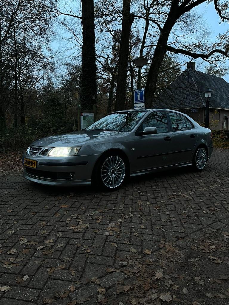 Saab 9-3 2.0 Turbo Aero Sport Sedan AUT 2005 Grijs, Auto's, Saab, 1998 cc, 4 cilinders, Leder en Stof, 10 km/l