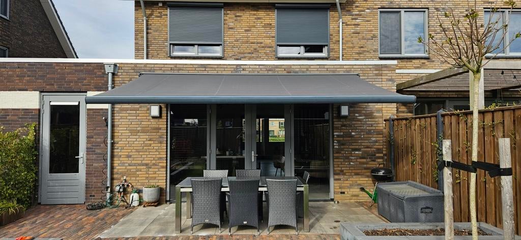 Modern knikarmscherm - antraciet - Elektrisch - 5x3 m, Ophalen, Gebruikt, 450 cm of meer, Elektrisch