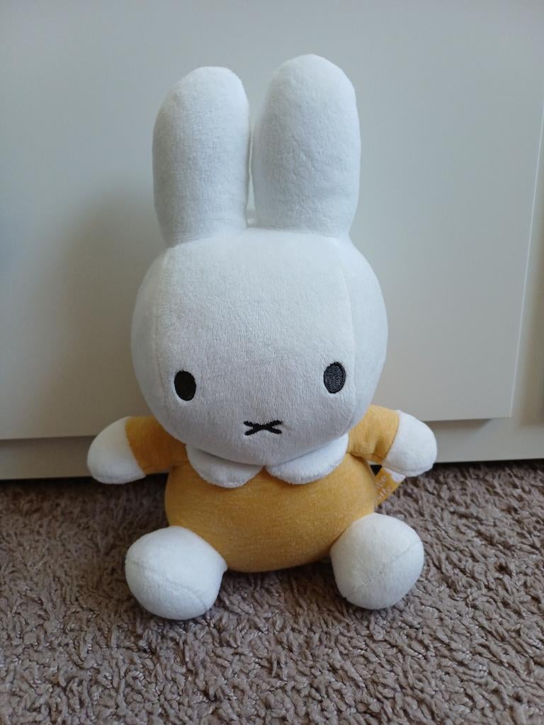 Schattig Nijntje in geel truitje met zacht belletje! Groot 2, Met geluid, Konijn, Nijntje, Ophalen of Verzenden