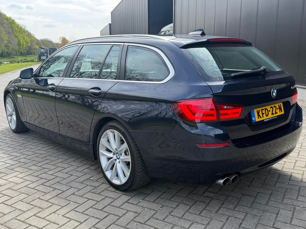 BMW 5-Serie 528I Touring 190KW 6 CIL/ PANORAMA /LEER/19 INCH, Auto's, Achterwielaandrijving, Huisgarantie, Blauw, 2996 cc