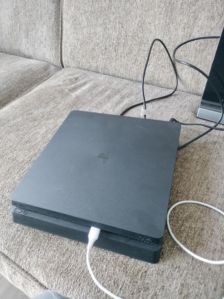 Playstation 4 Slim+ 2 controllers en meerdere games, Spelcomputers en Games, Spelcomputers | Sony PlayStation 4, Ophalen, Met 1 controller