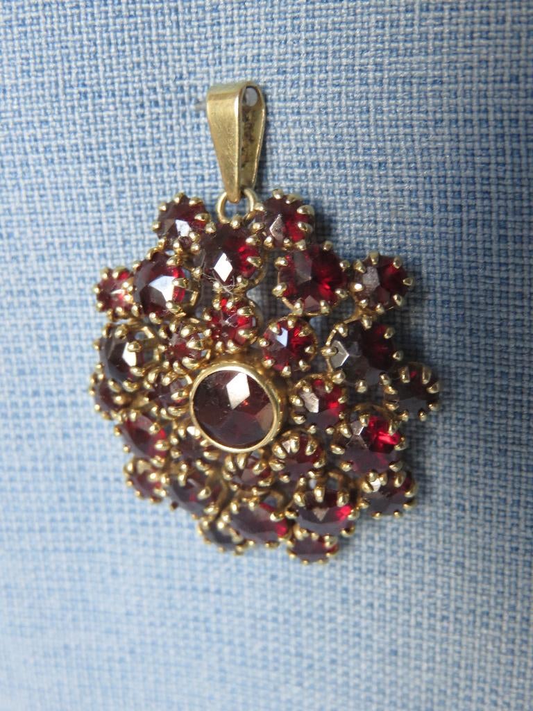 Antieke hanger ( 8 kt. ) granaat stenen - 1e helft 20e eeuw, Ophalen of Verzenden, Gebruikt, Rood, Goud