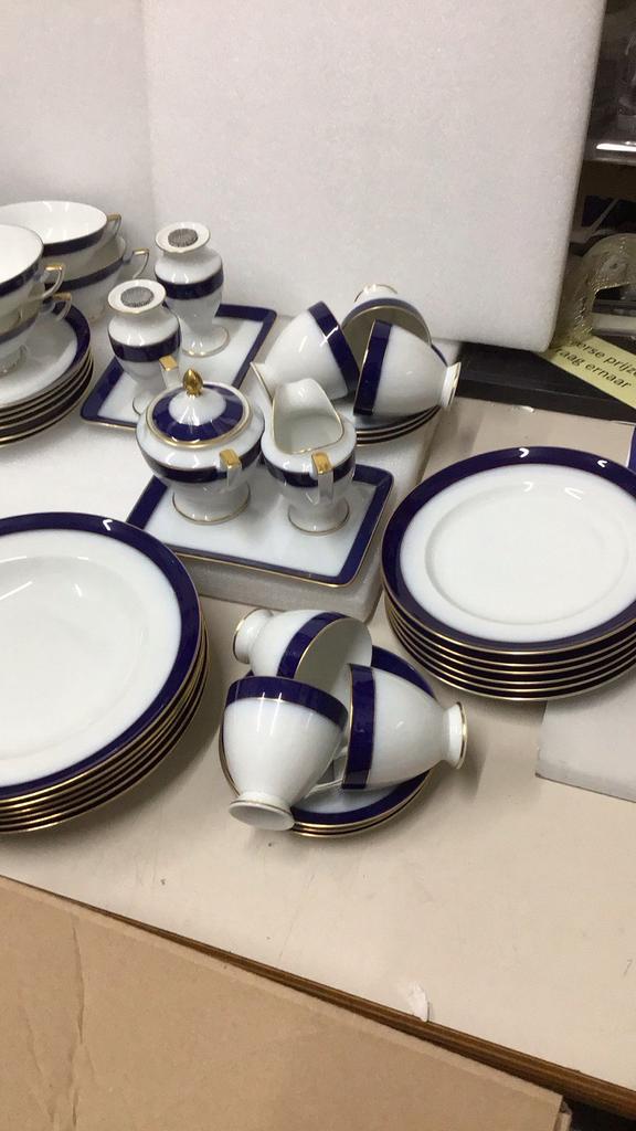 Elegant zesdelig servies, wit met kobaltblauw en goud, Antiek en Kunst, Antiek | Servies compleet, Ophalen of Verzenden