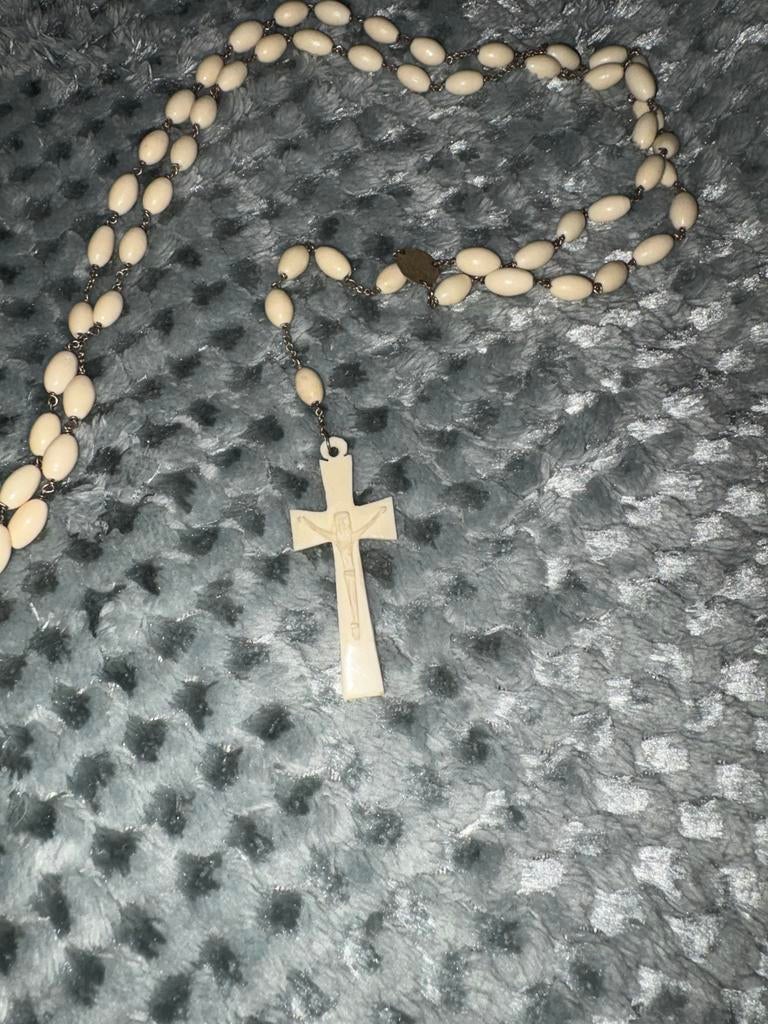 Benen rozenkrans met bewerkt kruis, Verzamelen, Ophalen of Verzenden, Nieuw, Sieraad, Christendom | Katholiek