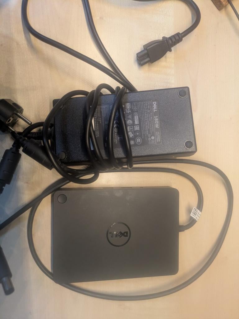 DELL WD15 USB-C docking station 180W AC adapter, Ophalen of Verzenden, Zo goed als nieuw, Dell, Docking station