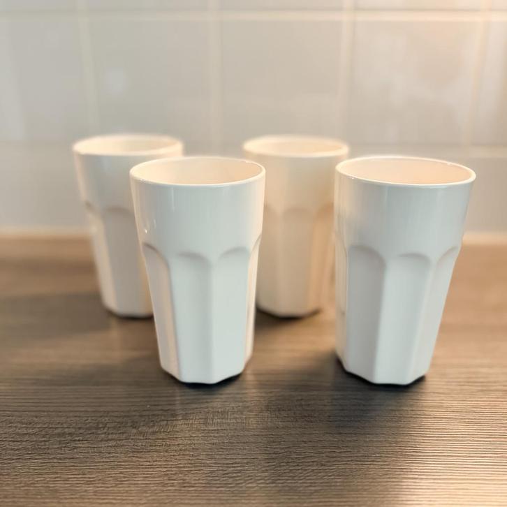 4 IKEA bekers / tumblers – wit – modern design, Huis en Inrichting, Keuken | Servies, Zo goed als nieuw, Kop(pen) en/of Schotel(s)