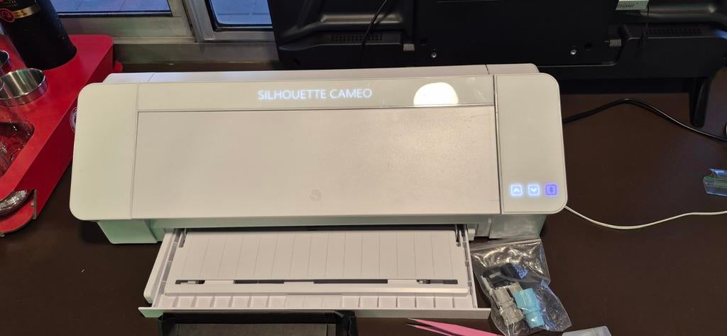 Silhouette Cameo 4: Ultieme Snijmachine voor Thuisgebruik, Ophalen of Verzenden, Zo goed als nieuw, Overige technieken