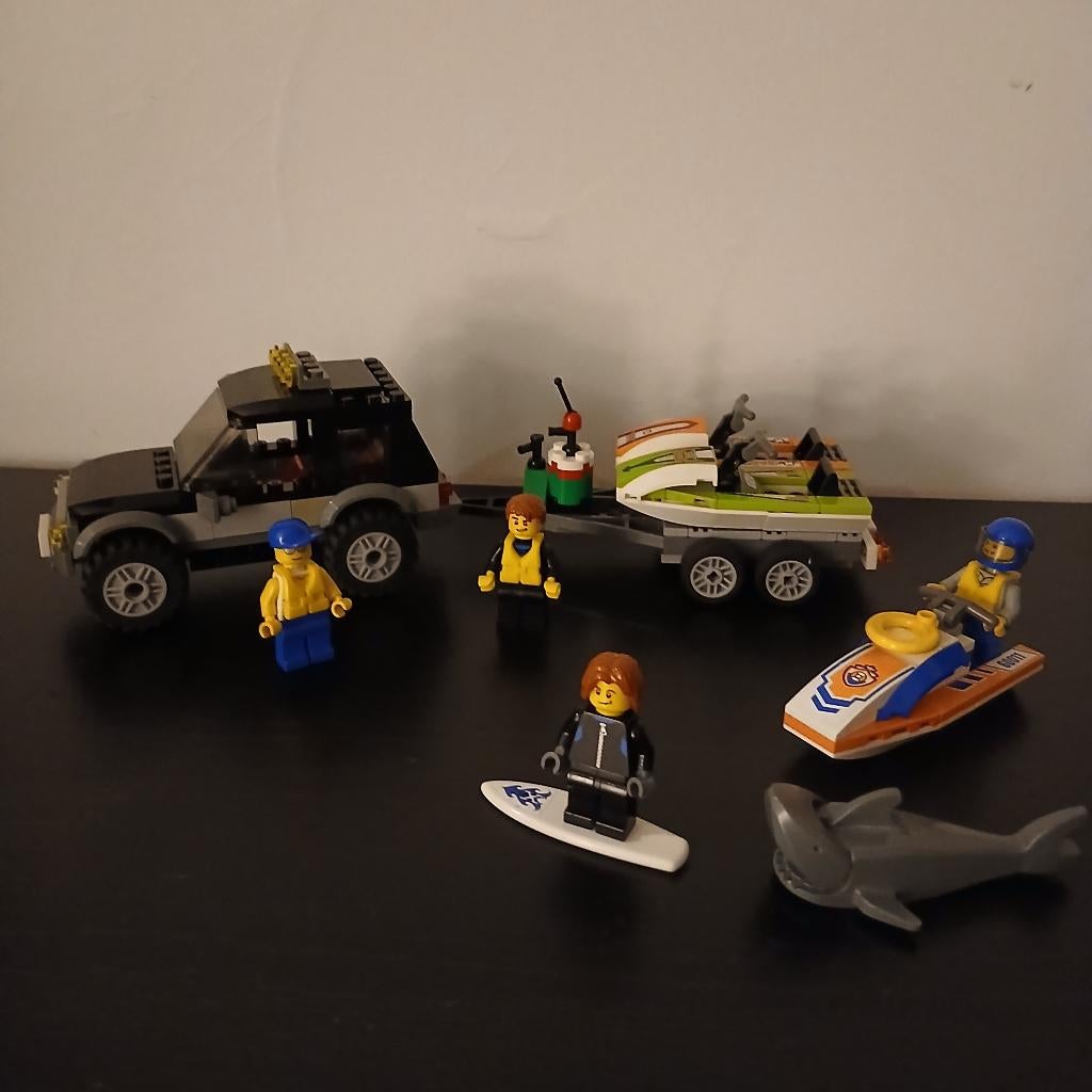 Lego SUV met jetski's, surfer en haai, Ophalen, Compleet, Lego, Complete set