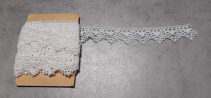 KANT 4,5 meter lang en ruim 3 cm breed, Hobby en Vrije tijd, Naaien en Fournituren, Nieuw, Kant, Ophalen of Verzenden