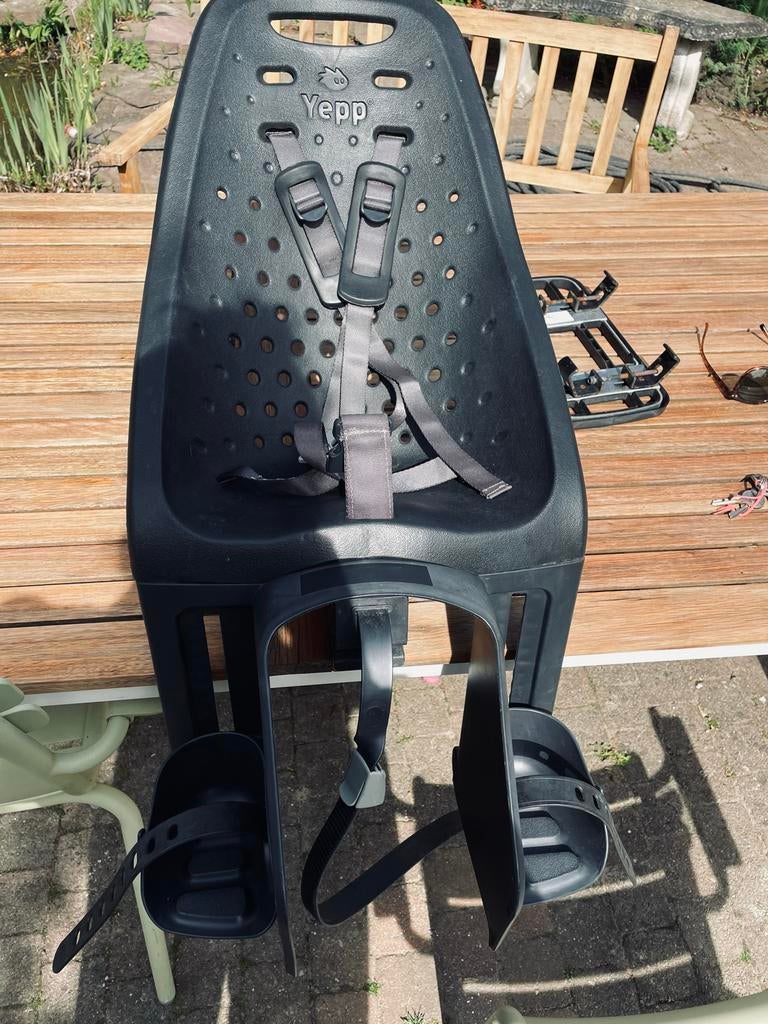 Yepp Thule fietsstoeltje achterop, zwart, Fietsen en Brommers, Fietsaccessoires | Fietsstoeltjes, Achterzitje, Ophalen, 15 t/m 25 kg