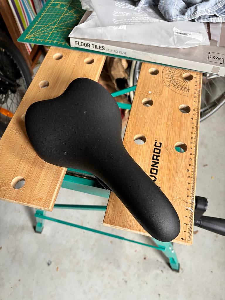 Fietszadel - Nieuwstaat, Fietsen en Brommers, Ophalen, Zo goed als nieuw, Algemeen, Zadel