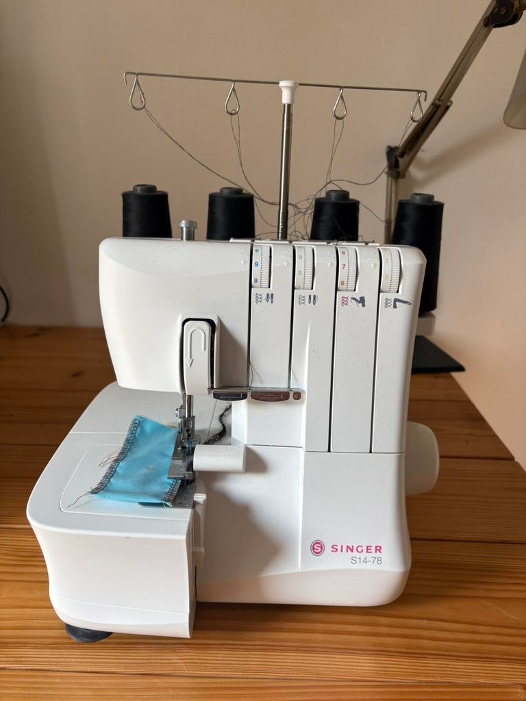 Lockmachine, Ophalen of Verzenden, Zo goed als nieuw, Lockmachine, Singer