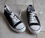 Gymschoenen en slippers mt 36 en gympakje mt 152-158, Schoenen, Ophalen of Verzenden, Zo goed als nieuw, Jongen