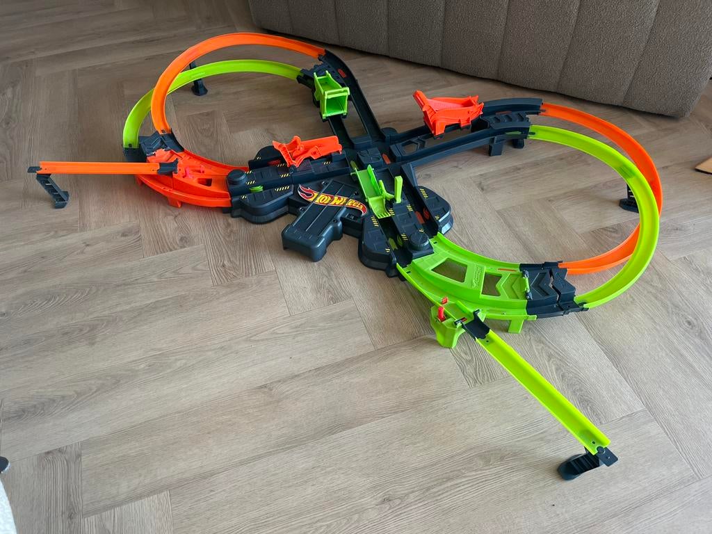 Hot Wheels Colossal Crash racebaan, incl. 2 auto’s, Kinderen en Baby's, Speelgoed | Racebanen, Ophalen, Zo goed als nieuw, Elektrisch