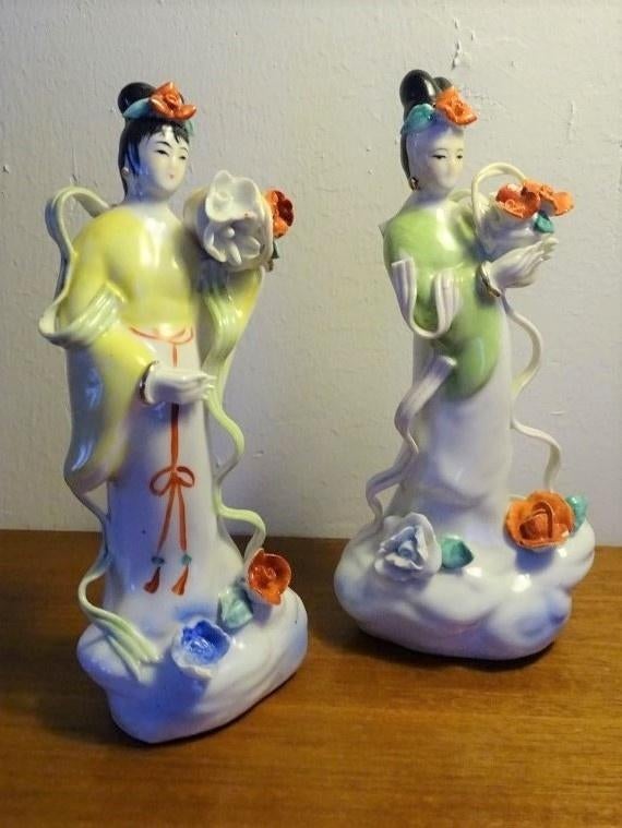 2 Beeldjes Geisha met bloemen Porselein japans chinees, Antiek en Kunst, Ophalen of Verzenden