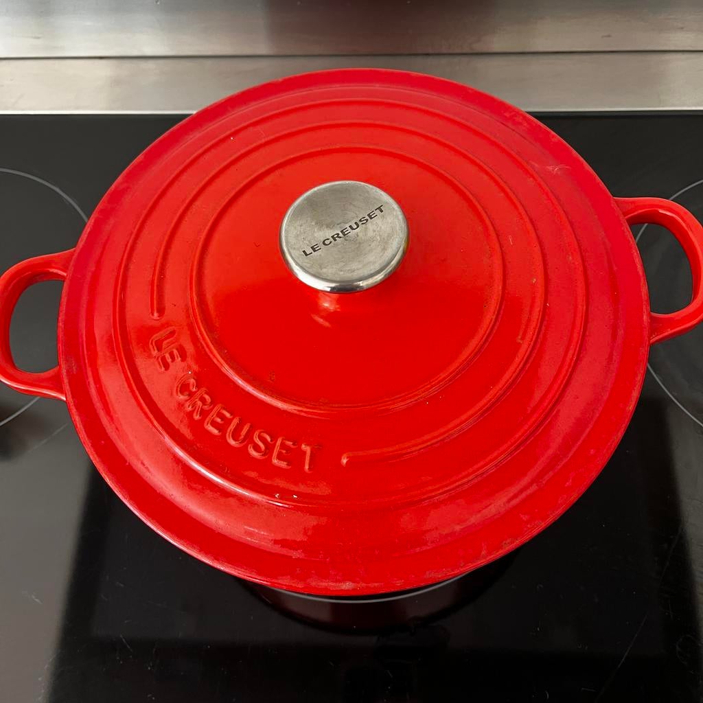 Le Creuset braadpan 24 cm - oranjerood - gietijzer, Ophalen of Verzenden, Zo goed als nieuw, Koekenpan of Braadpan, Gietijzer