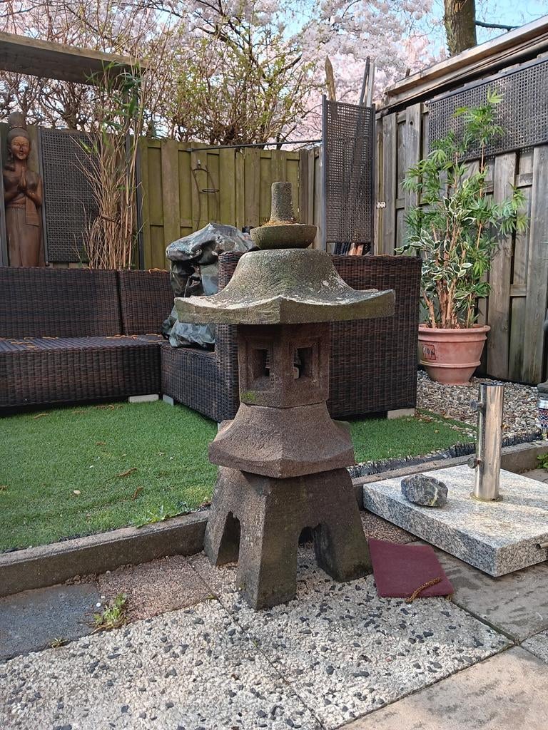 Grote Tempel van Lavasteen voor de vaste prijs van €85, Ophalen