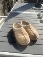 Uggs tasman beige, Beige, Ophalen of Verzenden, Pantoffels of Sloffen, Gedragen