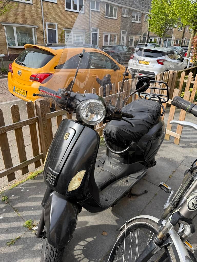 Btc Riva scooter rijdt goed, Fietsen en Brommers, Overige merken, Ophalen of Verzenden, Zo goed als nieuw, Benzine