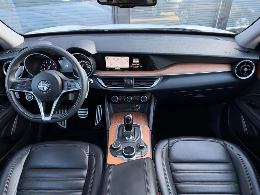 Alfa Romeo Stelvio 2.0 T 280pk AWD Q4 Veloce Black Pack Maxt, Auto's, Alfa Romeo, Automaat, Zwart, 4 cilinders, USB