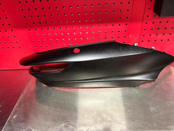 Piaggio MP3 achterkap / kap rechts nieuw type matzwart, Motoren, Tuning en Styling, Ophalen of Verzenden