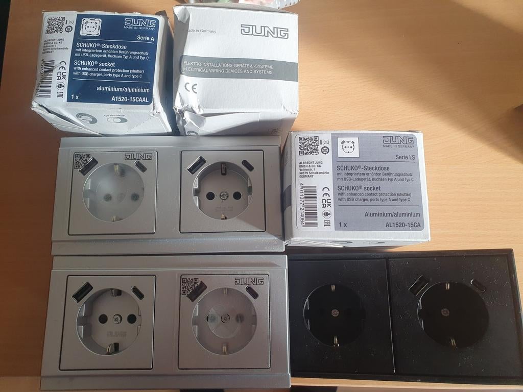 usb stopcontacten 4x zilver en 1zwarte, Doe-het-zelf en Verbouw, Elektra en Kabels, Ophalen of Verzenden, Nieuw, Stopcontact