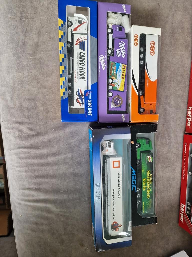 Modelvrachtwagens in doos, Overige merken, 1:50 of kleiner, Ophalen of Verzenden, Zo goed als nieuw