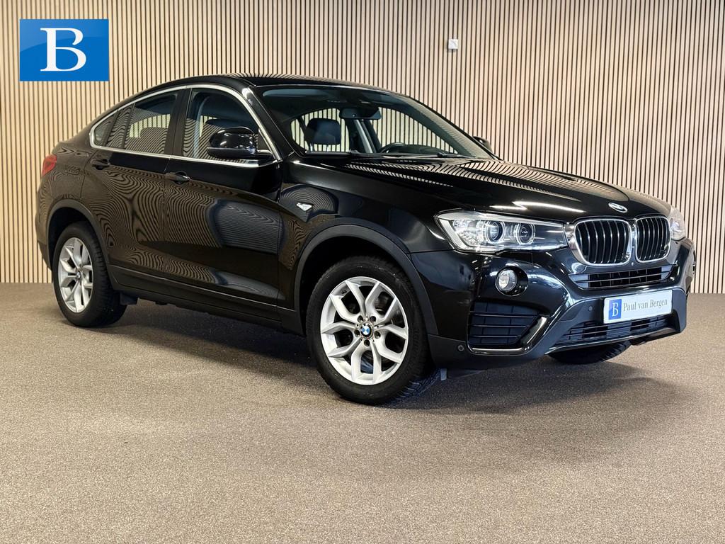 BMW X4 xDrive20i Executive-LEER-HEAD UP-TREKHAAK-SURROUND CA, 12 maanden, Gebruikt, 4 cilinders, Zwart