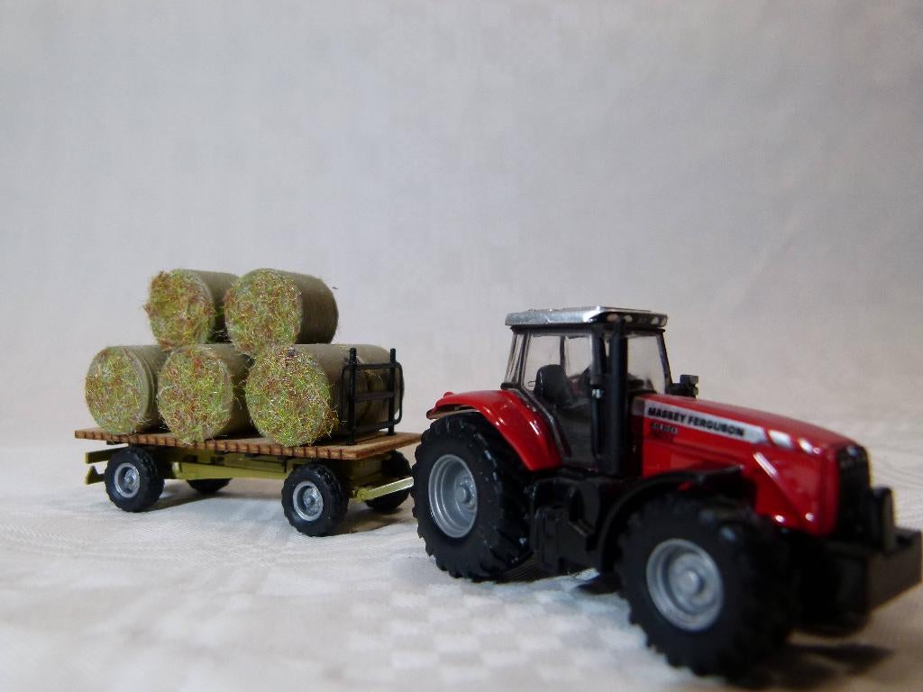 Massey Ferguson 8480 en Busch Hooiwagen en balen hooi, Ophalen of Verzenden, Nieuw, Bus of Vrachtwagen
