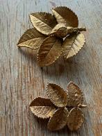 2 broches met goudkleurige blaadjes, Ophalen of Verzenden, Zo goed als nieuw, Goud, Overige materialen