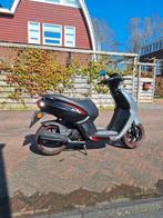 Peugeot kisbee 2012 14500 km geel kenteken, Fietsen en Brommers, Ophalen, Gebruikt, Overige modellen, Maximaal 45 km/u