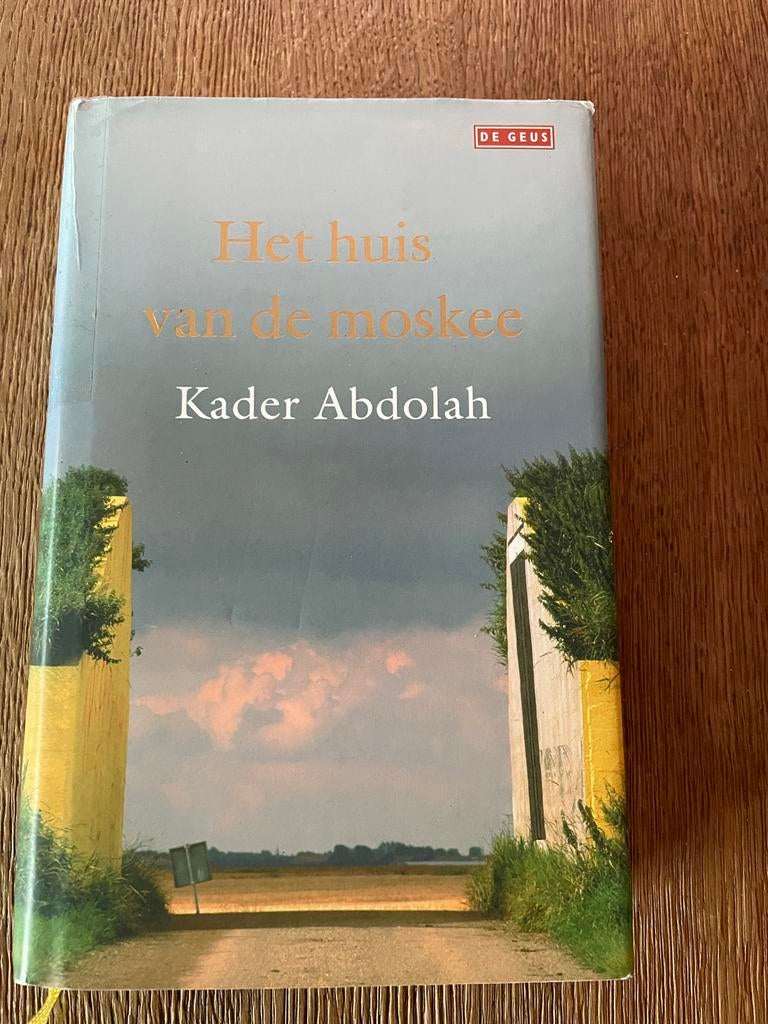 Het huis van de moskee - Kader Abdolah, Boeken, Romans, Ophalen of Verzenden, Gelezen, Wereld overig