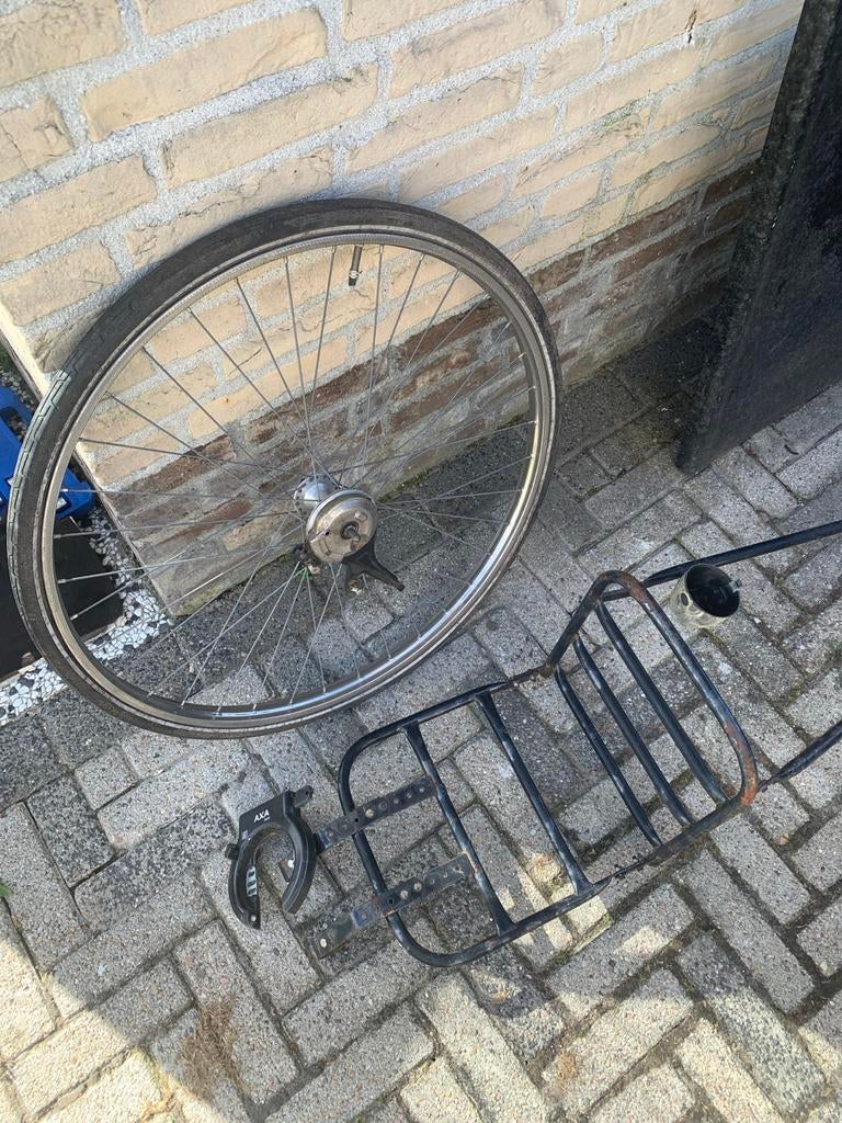 Voorwiel Gazelle 28 inch, AXA slot en voorrekje, Fietsen en Brommers, Fietsonderdelen, Ophalen, Gebruikt, Stadsfiets, Wiel