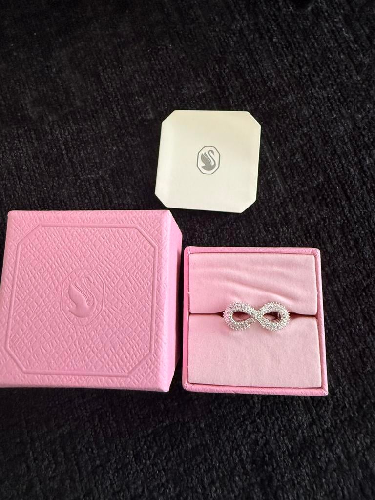 Swarovski ring, Nieuw, Ophalen of Verzenden, 17 tot 18, Dame
