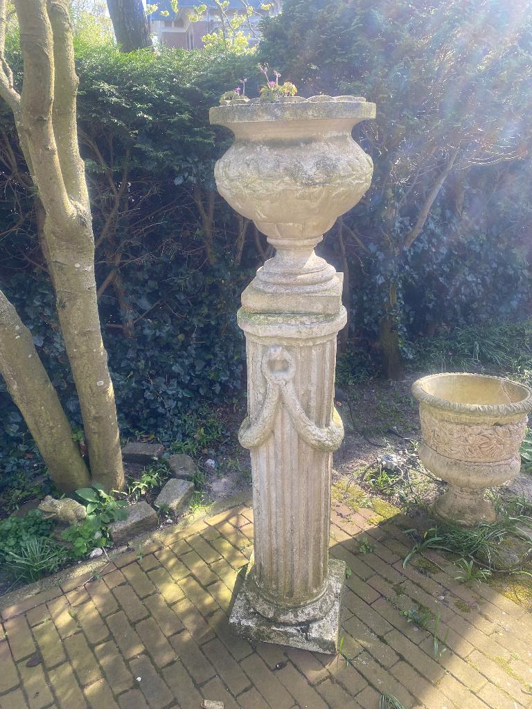 Tuinpilaar met grote pot, Tuin en Terras, Tuinvazen, Ophalen