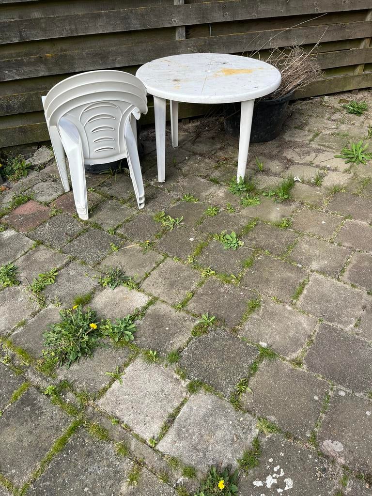 Gratis af te halen tafel en 3 stoelen voor verbouwing, Tuin en Terras, Tuinsets en Loungesets, Ophalen, Kunststof, 3 zitplaatsen