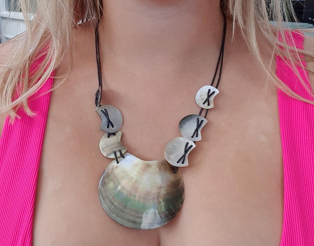 Schelpen ketting parelmoer glans boho, Sieraden, Tassen en Uiterlijk, Kettingen, Ophalen of Verzenden, Zo goed als nieuw, Wit