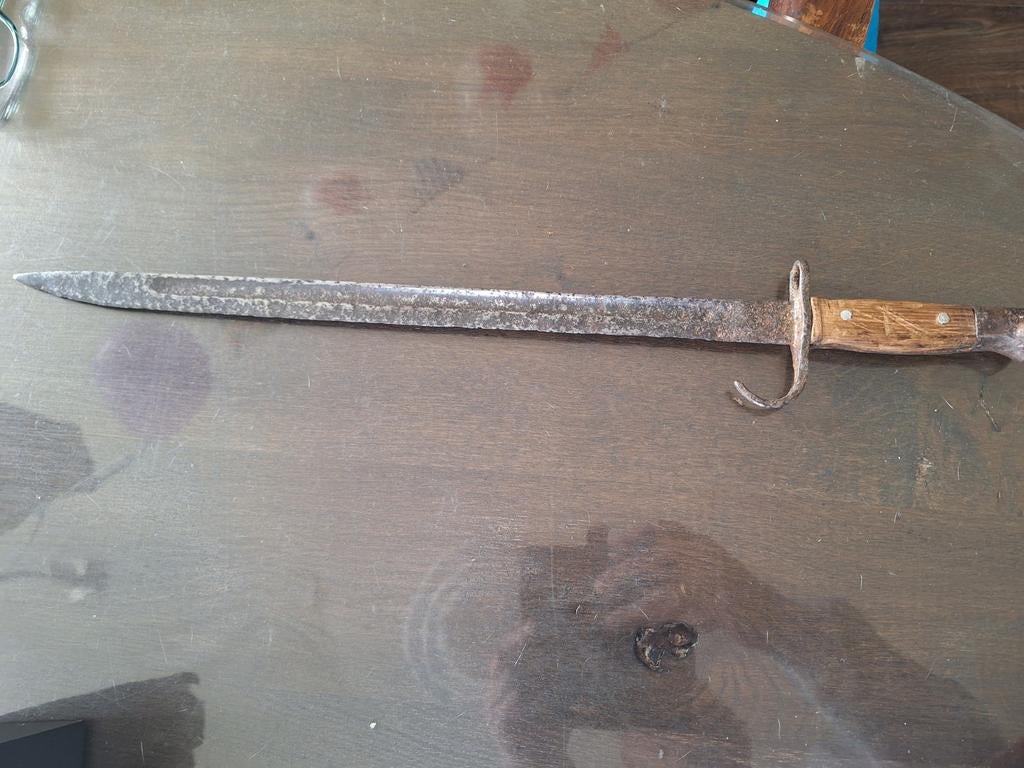 Oud bajonet met houten handvat, Verzamelen, Militaria | Algemeen, Overige soorten, Mes of Dolk, Overige gebieden, Ophalen of Verzenden