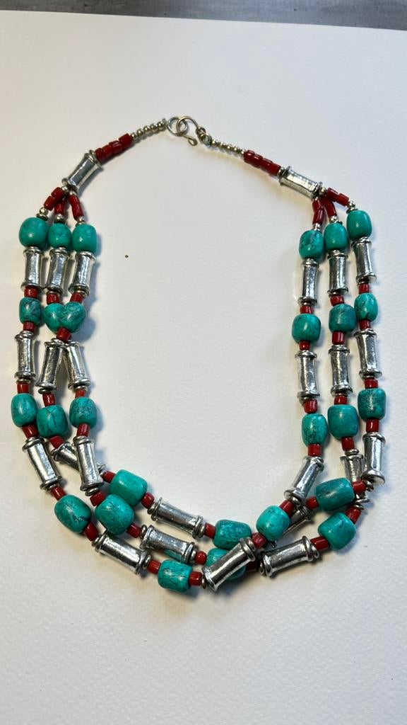 2 x ketting met turquenite en rode steen, prijs per stuk, Sieraden, Tassen en Uiterlijk, Kettingen, Overige materialen, Ophalen of Verzenden