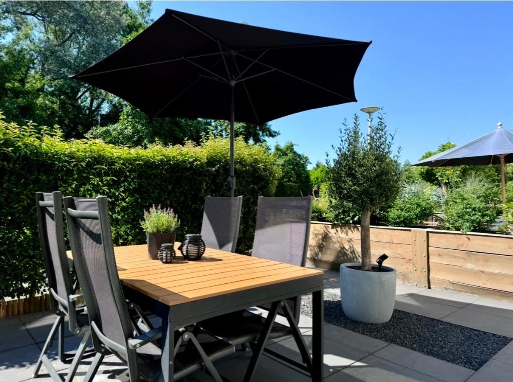 Karwei Handson Parasol 270 cm, Ophalen, Kantelbaar, 2 tot 3 meter, Zo goed als nieuw