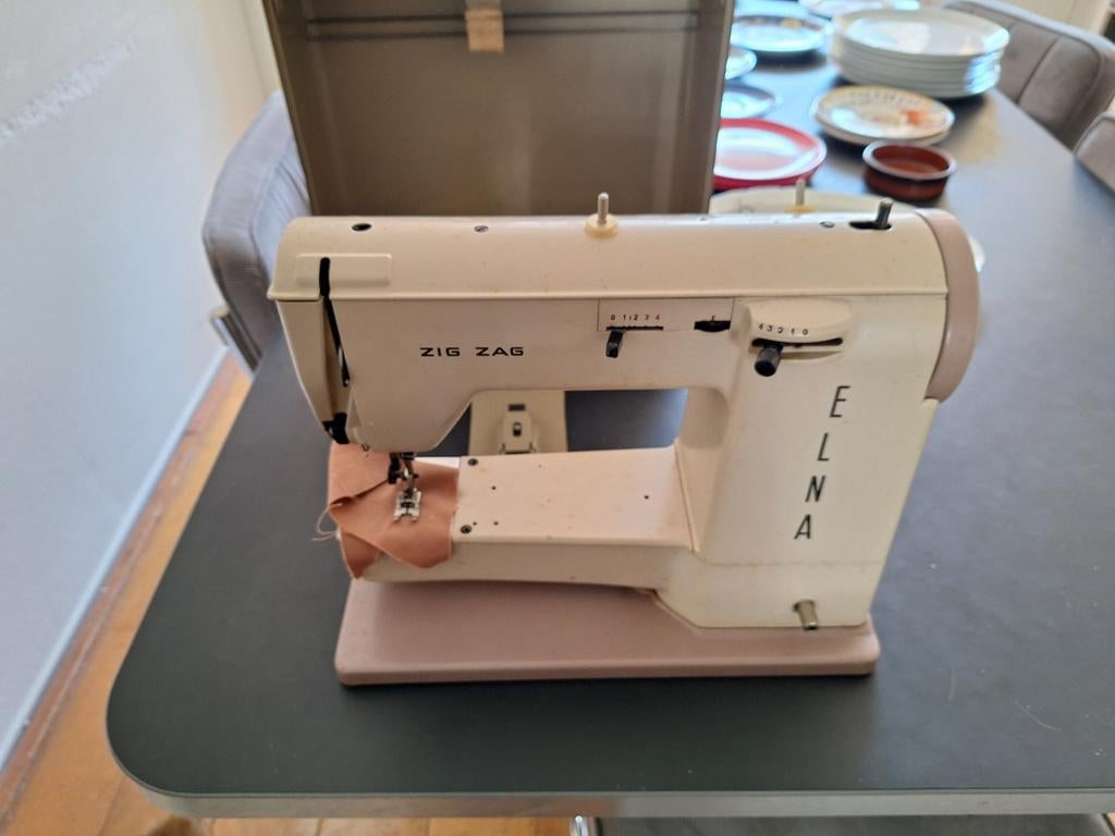Vintage Elna Zig Zag Naaimachine met Koffer, Ophalen